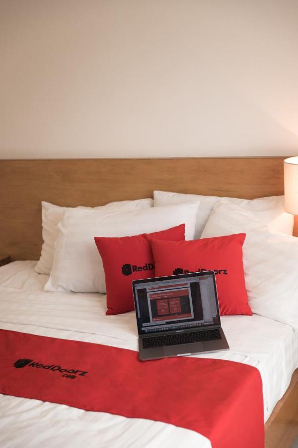 Reddoorz Tuan Viet Hotel Dinh Tien Hoang Ciudad Ho Chi Minh  Exterior foto